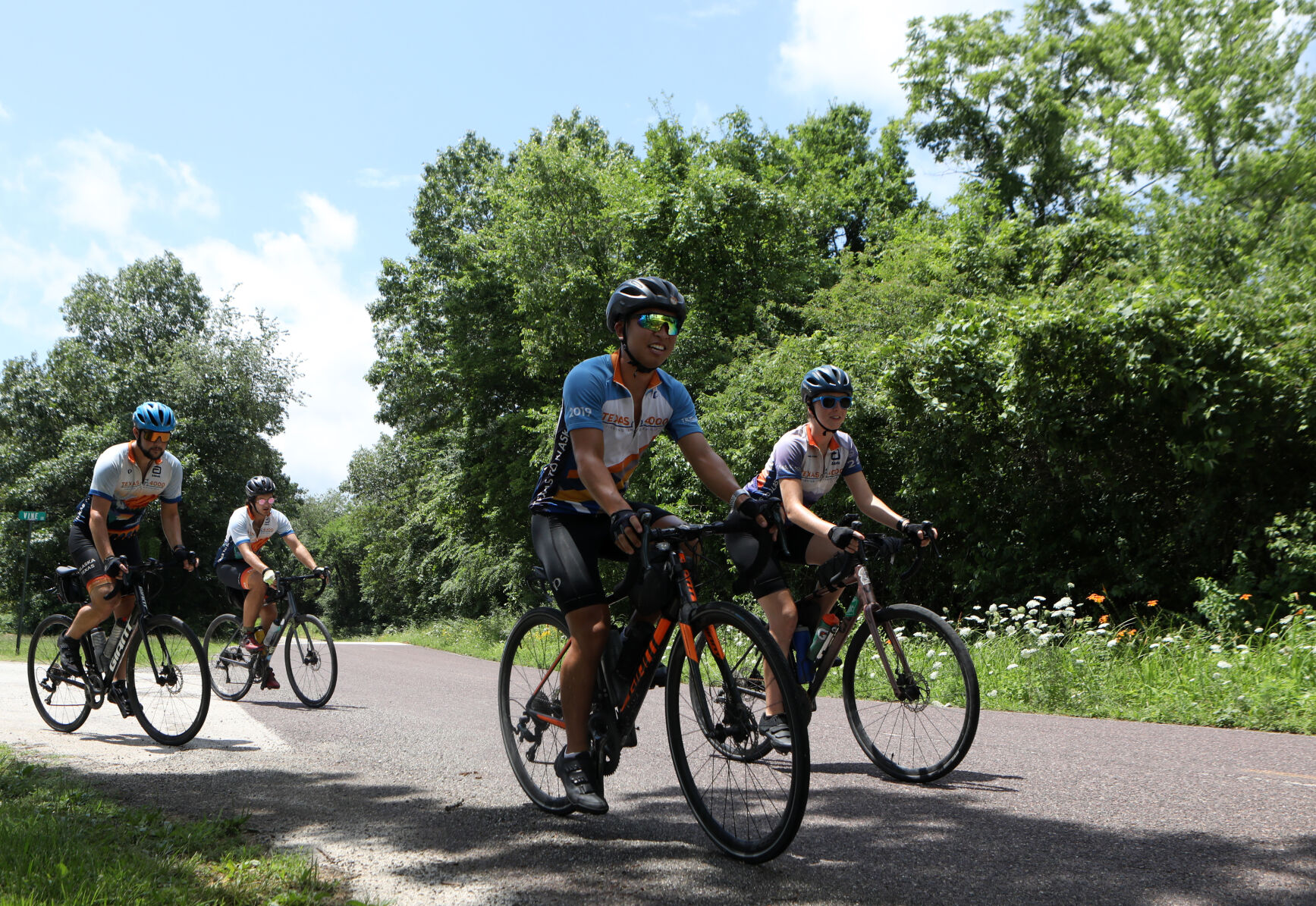 Texas 4000 members ride toward Eureka